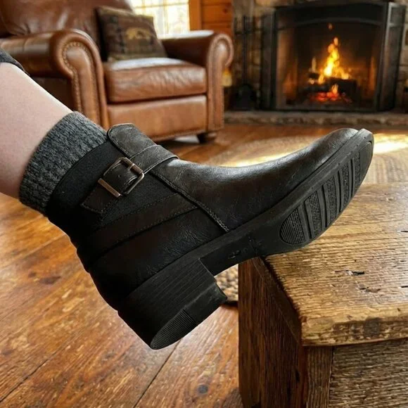 NWT Top Moda Black Faux Leather Buckle Strap Moto Ankle Booties Zip Low Heel - Picture 4 of 8